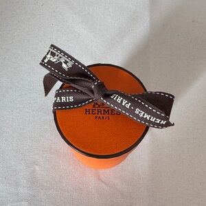 Hermès Orange Round Box with Dark Ribbon / NWOT